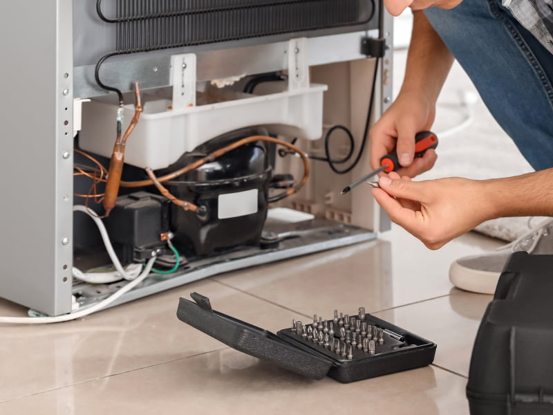 appliance repair contractor preparing his screwdriver for appliance repair service new hope pa